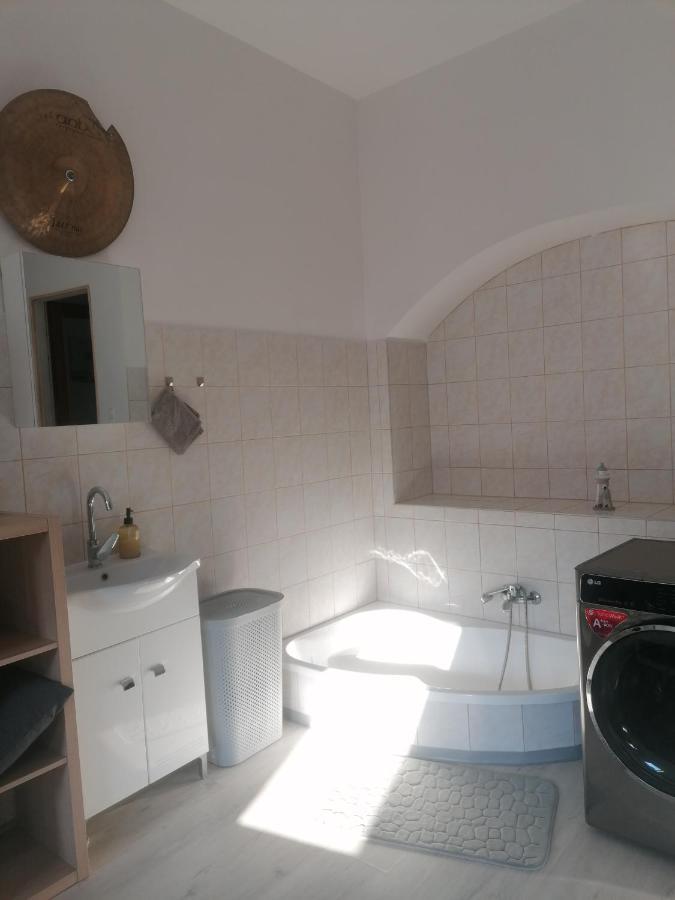 Ujkapu Sunshine Apartments Győr Kültér fotó